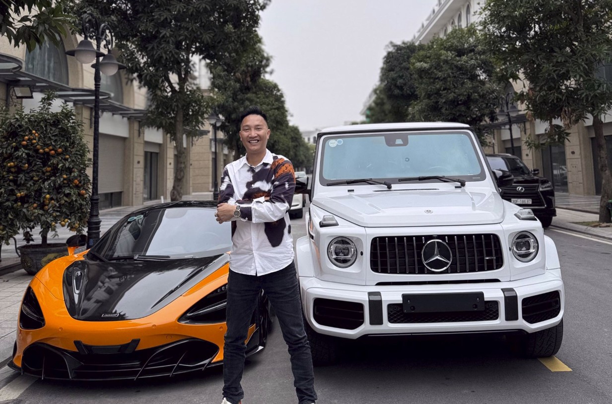 Huấn Hoa Hồng khoe dàn xe sang, siêu xe có trị giá hàng tỷ đồng - Ảnh: FBNV