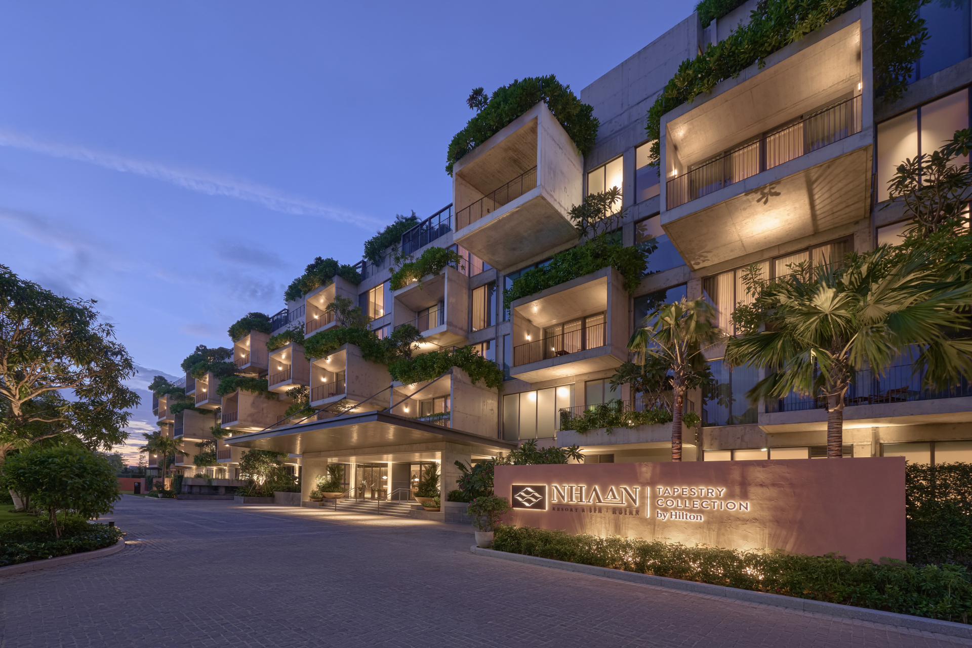 Giữa rừng dừa Hội An xuất hiện khách sạn boutique đầu tiên của Hilton: Kiến trúc sư Võ Trọng Nghĩa lấy thiên nhiên và văn hóa bản địa làm điểm nhấn
