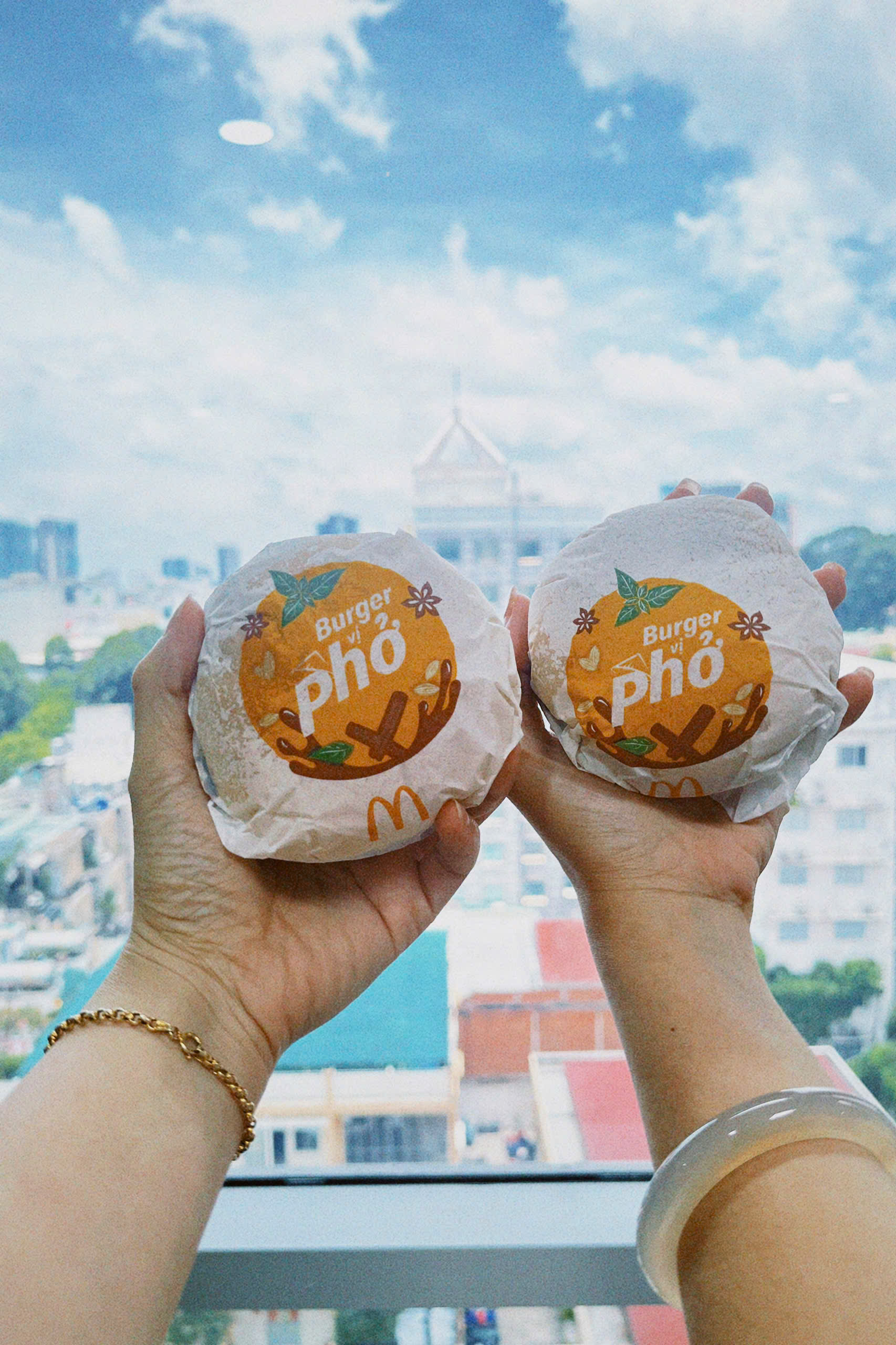 Giới trẻ phấn khích trước sự mới lạ từ McDonald’s