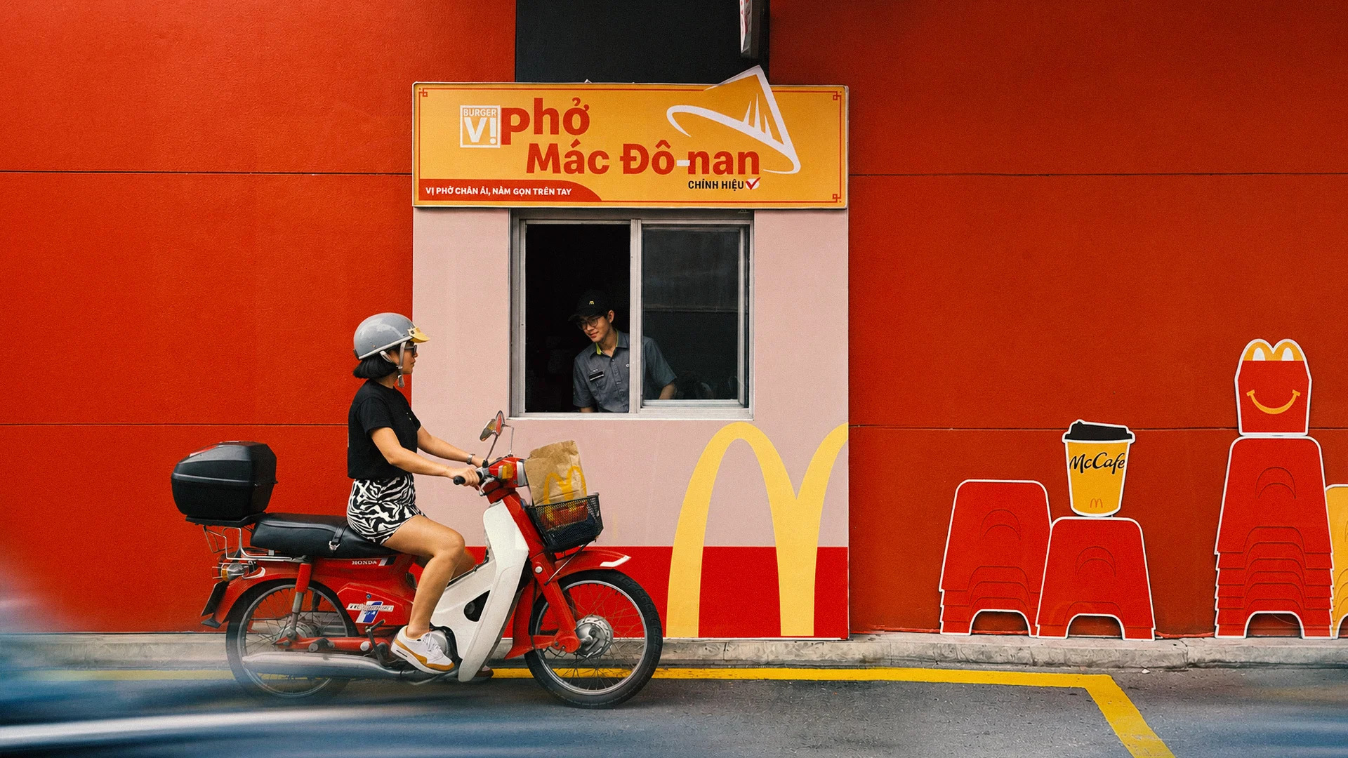 Nhập gia tùy tục: McDonald’s bán Burger Vị Phở tại Việt Nam