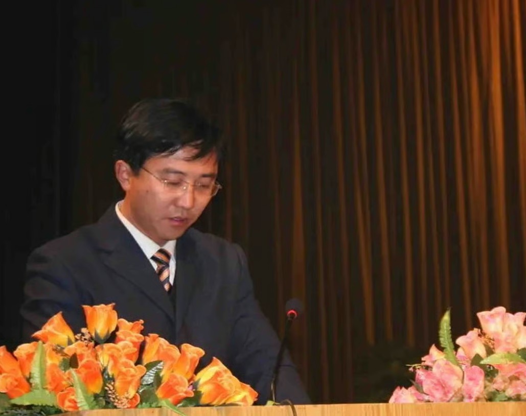 Ông Wang bị cáo buộc khai khống chi phí xây dựng, gian lận hóa đơn - Ảnh: SCMP