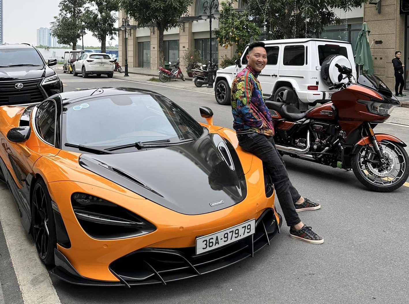 Bóc giá loạt siêu xe được Huấn Hoa Hồng khoe trên MXH