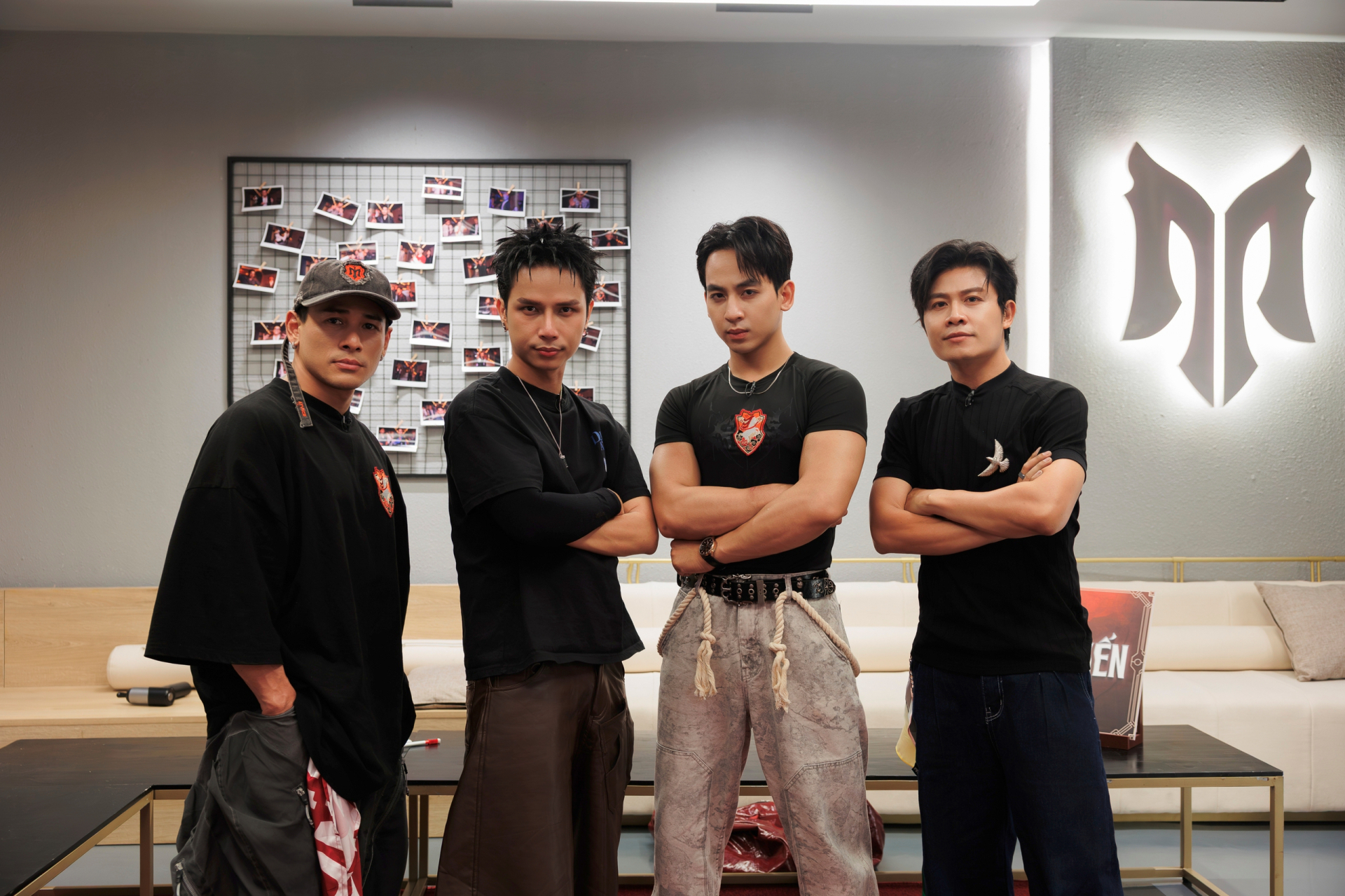 Thời gian gần đây, nam nhạc sĩ được chú ý nhiều hơn khi là một Anh tài trong show Anh trai vượt ngàn chông gai. Ảnh: BTC