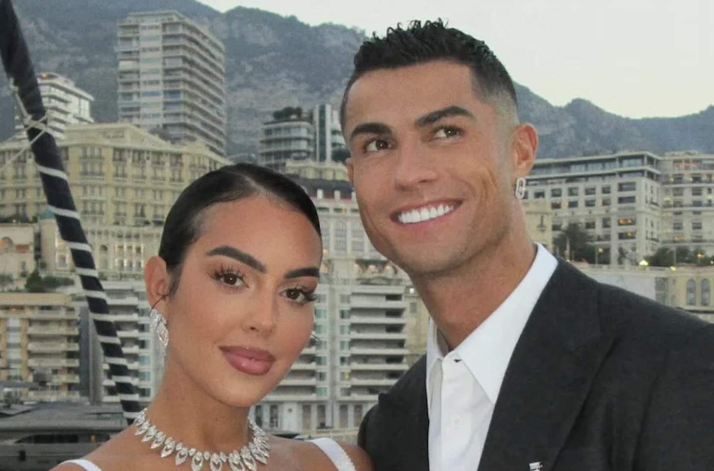Georgina Rodriguez và Cristiano Ronaldo (Ảnh: Instagram)