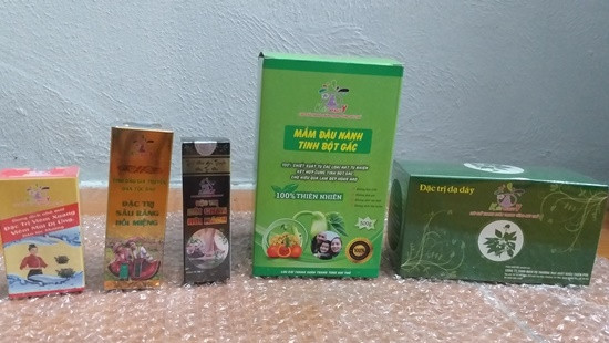 Các sản phẩm được gia đình Phú Lê tung hô và khẳng định có tác dụng chữa bệnh 100% - Ảnh: Công Lý
