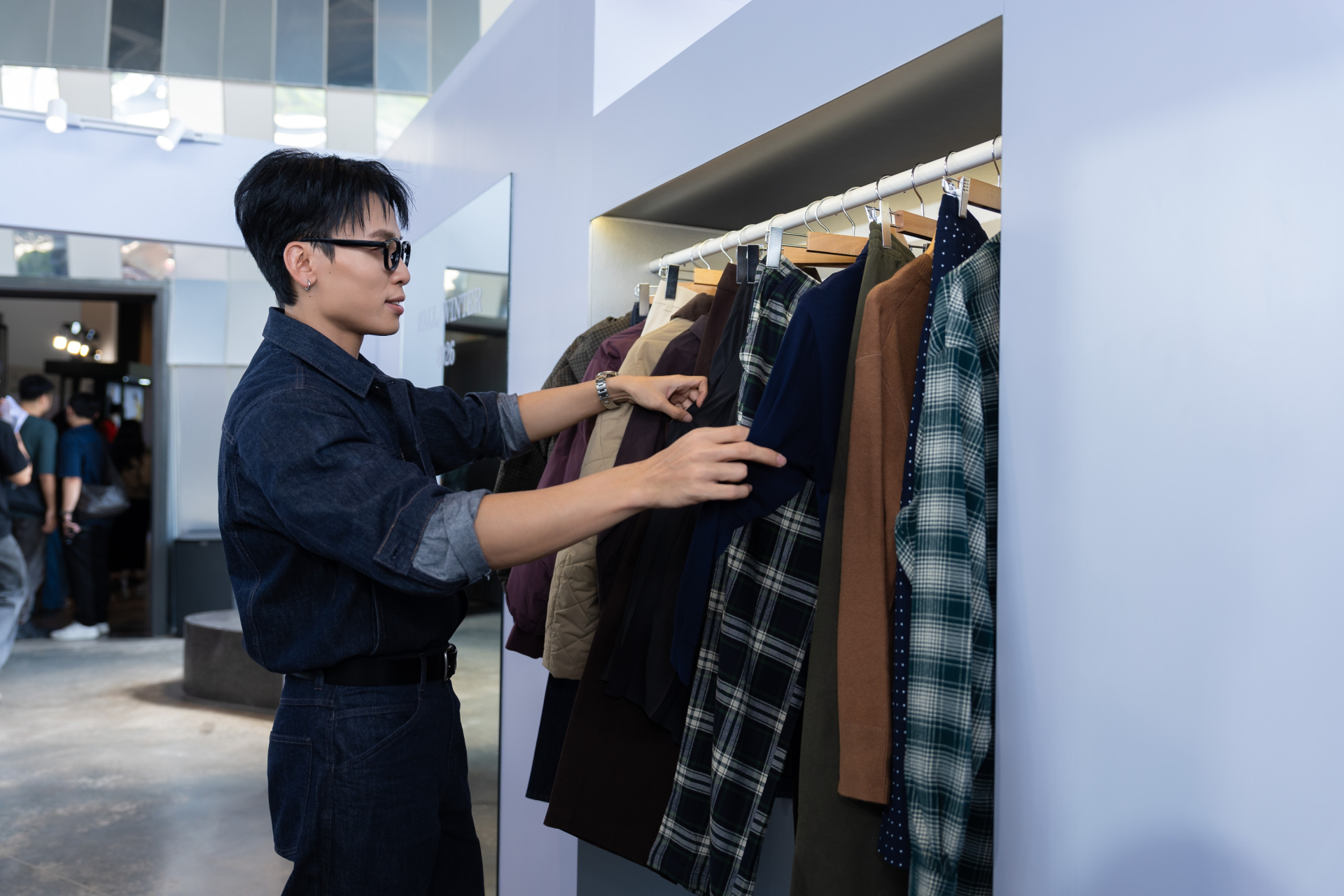 Cách đàn ông sử dụng quần áo cũng ngày càng khó chia thành những ngăn rõ ràng. Ảnh: Uniqlo