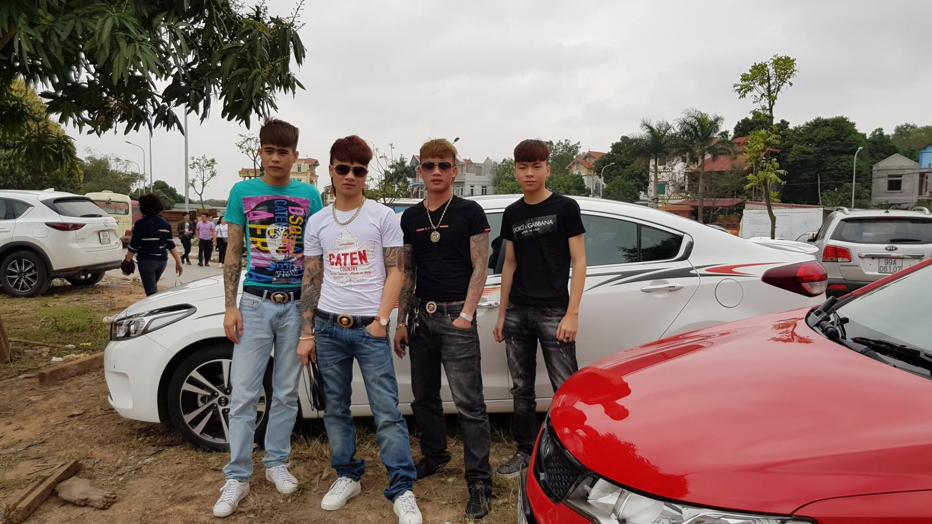 Phạm Tuấn chia sẻ ảnh từng chụp chung với Khá Bảnh, bộc lộ sự nhớ nhung người anh - Ảnh: FBNV