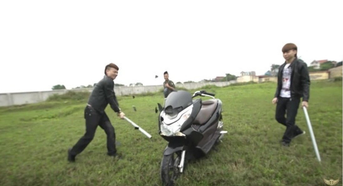 Phạm Tuấn tham gia video đốt xe của Khá Bảnh