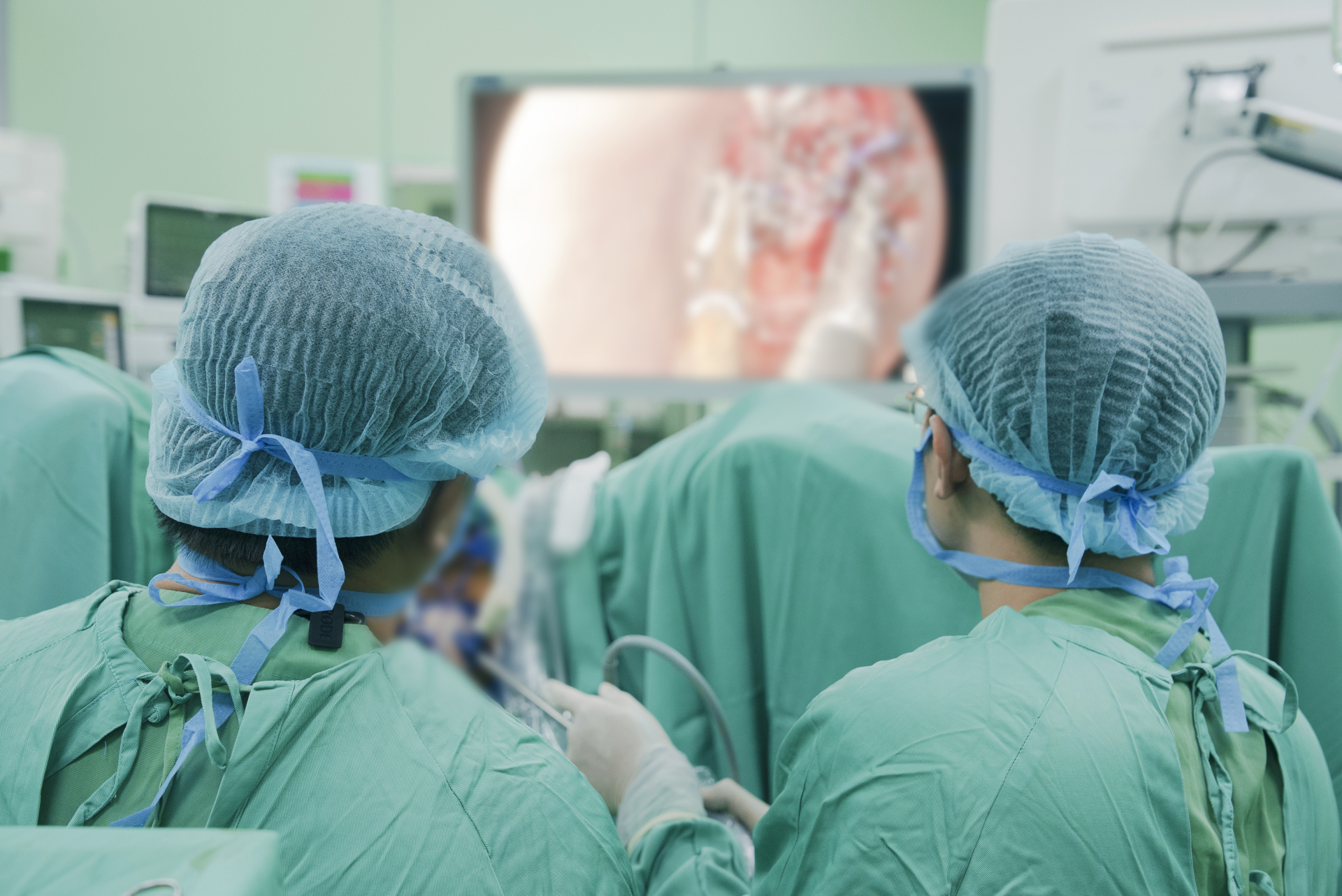 Từ một biểu hiện lạ, người đàn ông phát hiện hai khối u ác tính và 39 polyp đại tràng