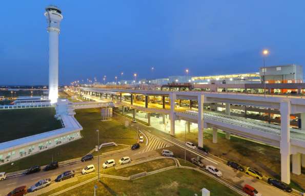 Tháp quan sát nhìn ra Sân bay Quốc tế Kuala Lumpur 2 (KLIA2) ở Sepang, Malaysia (Ảnh: SCMP)