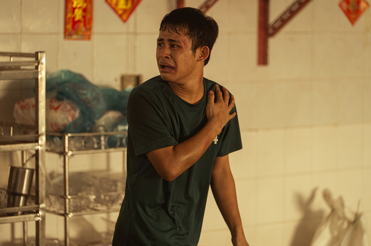 Đinh Viết Tường từ mặc cảm vì Tics đến vai diễn trong Trại buôn người: “Em không khóc vì tủi thân, mà khóc vì đã vượt qua nỗi sợ của chính mình”