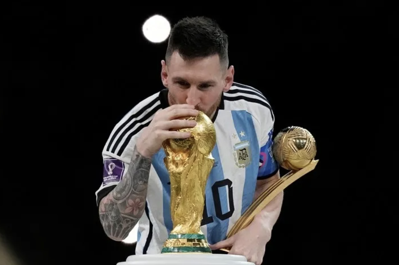 Lionel Messi đã có một sự nghiệp thi đấu lẫy lừng, với hàng loạt danh hiệu cùng cấp CLB và đội tuyển Argentina (Ảnh: TNT)