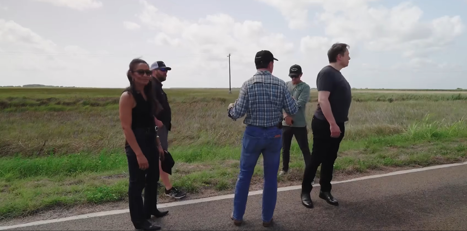 Hình ảnh mới nhất cho thấy Elon Musk trông nặng nề và có phần thừa cân - Ảnh: SpaceX