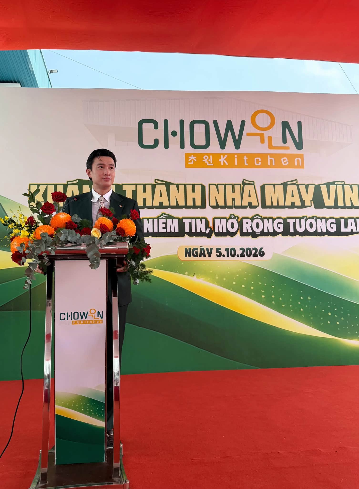 Diễn viên Quốc Trường khánh thành nhà máy Chowon Kitchen thứ 2 - ẢNh: FBNV