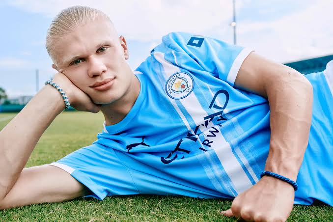 Dù vẫn duy trì hiệu suất ghi bàn ấn tượng, những tranh luận xoay quanh Man City khiến Haaland gặp bất lợi trong cuộc đua Quả bóng vàng 2026 (Ảnh: Time)