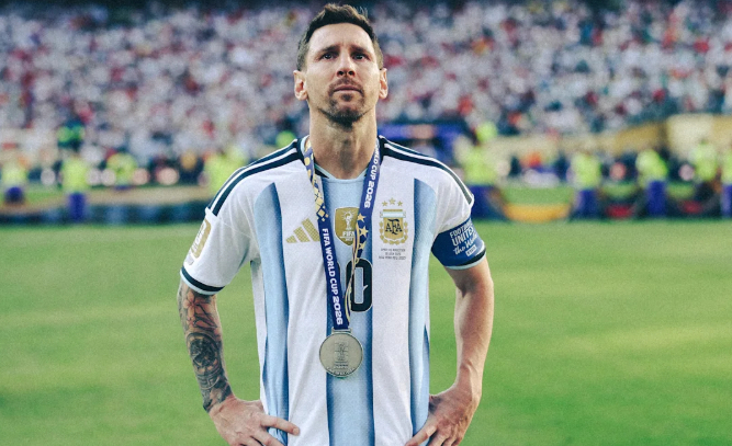 Lionel Messi có sự nghiệp lẫy lừng, chính thức khép lại hành trình hơn 20 năm khoác áo đội tuyển Argentina ở tuổi 39 (Ảnh: Yahoo)