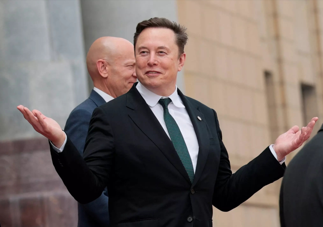 Elon Musk hứa sẽ đổi tên đơn vị AI từ SpaceXAI thành SpaceXSI