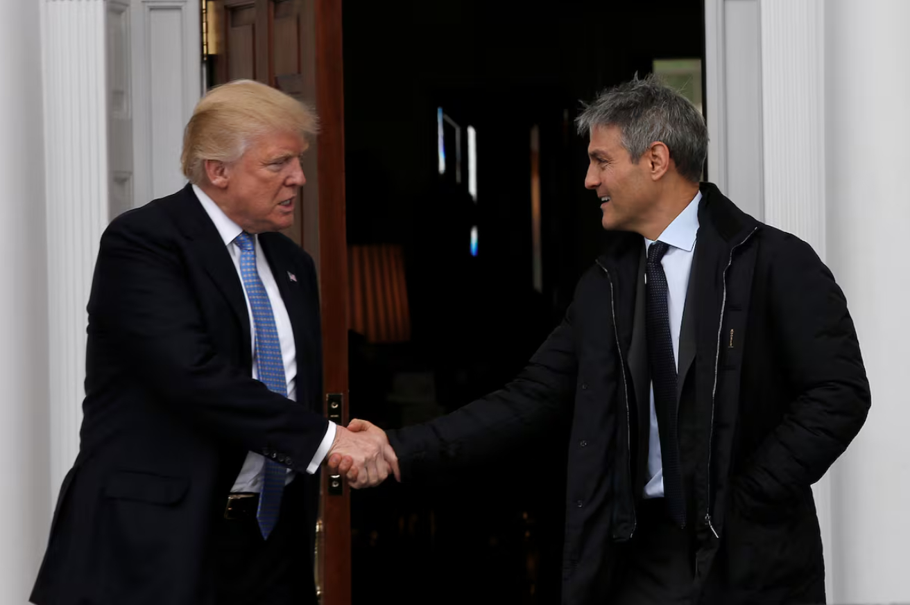 Tổng thống Donald Trump và Ari Emanuel tại Câu lạc bộ Golf Quốc gia Trump ở Bedminster, New Jersey
