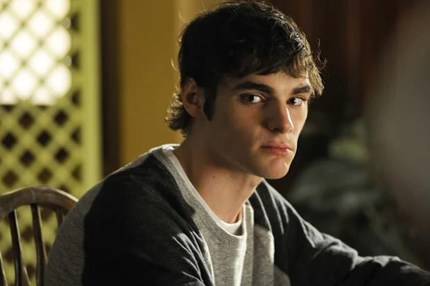 RJ Mitte trong vai Walter White Jr. trong Breaking Bad. Ảnh: Ursula Coyote/AMC