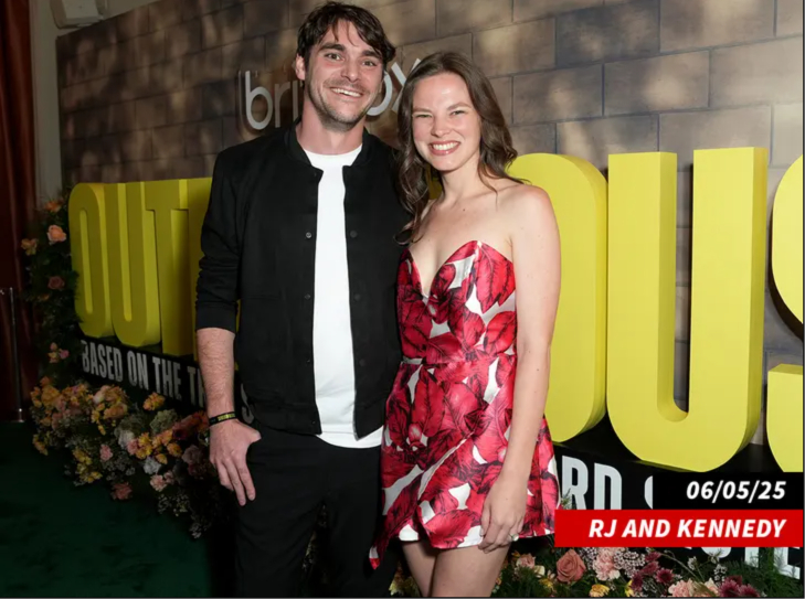 RJ Mitte và vị hôn thê Kennedy Suarez
