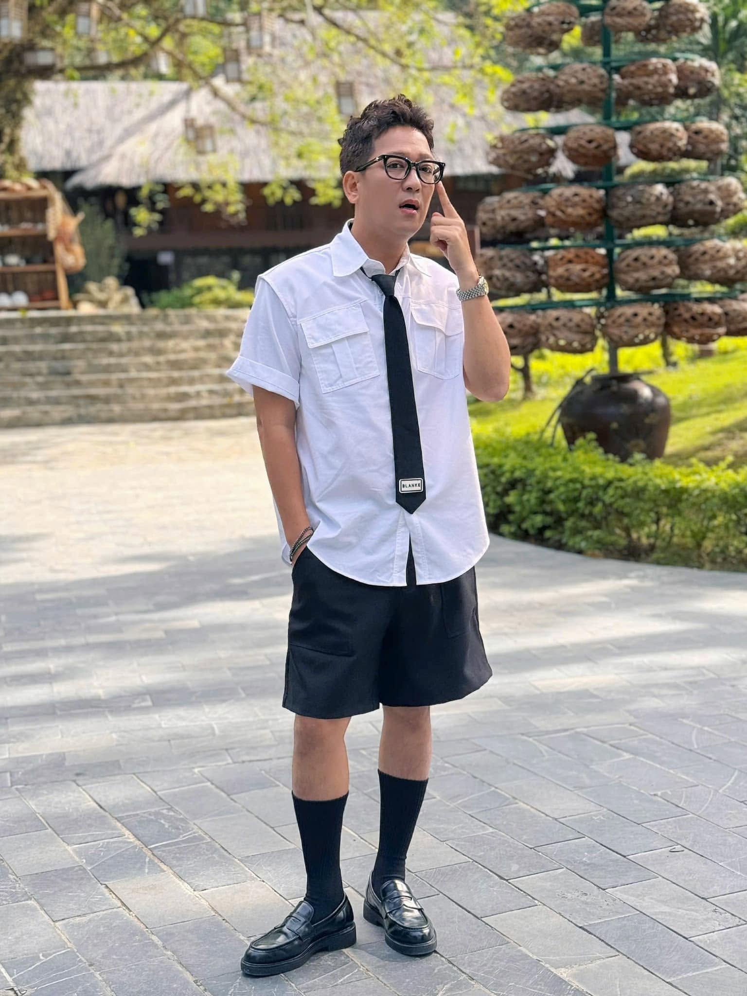 Với kinh nghiệm hoạt động nghệ thuật lâu năm, Trường Giang có khả năng kết nối các thành viên, dẫn dắt tình huống và tạo điểm nhấn trong những phần tương tác (Ảnh: FBNV)