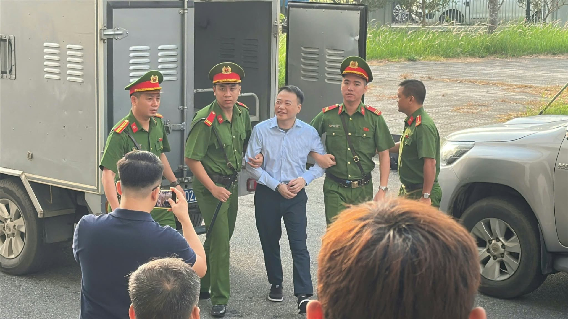 Shark Bình xuất hiện tại phiên tòa ngày 26/10 - Ảnh: PV