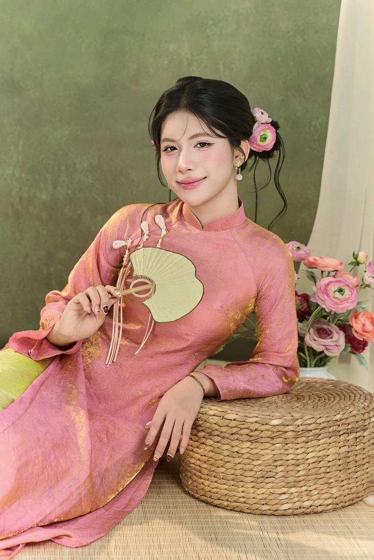 Cô cho biết mong muốn được sống trong hình hài một cô gái đã xuất hiện từ nhỏ. Ảnh: FBNV