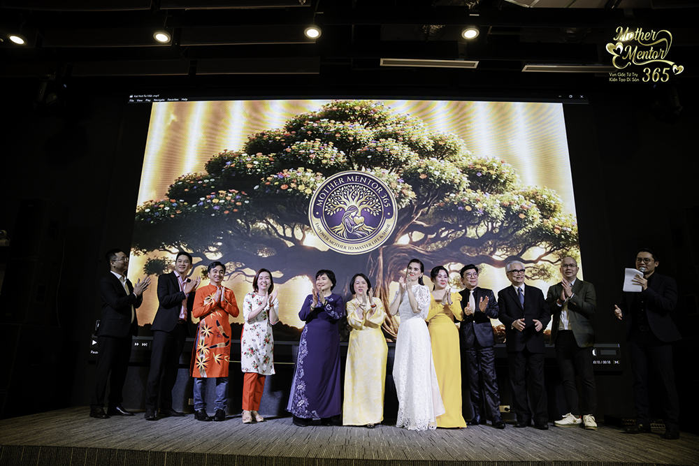 Ra mắt Ban Chủ nhiệm cùng các đại diện Ban Cố vấn CLB “Mẹ là Cố vấn 365”.