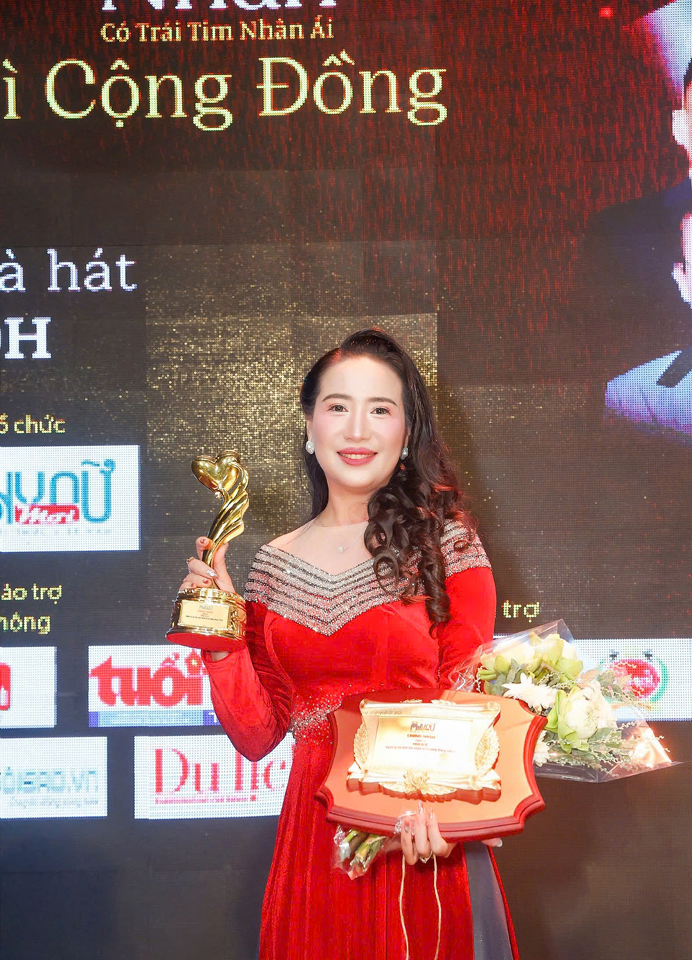   Điều đáng trân trọng ở Ái Lê là chị không chỉ tham gia các hoạt động mang tính thời điểm, mà kiên trì xây dựng những mô hình thiện nguyện dài hơi. Gian hàng 0 đồng, KIOS 0 đồng được chị duy trì từ năm 2019, giúp người nghèo tiếp cận nhu yếu phẩm một cách chủ động và đầy tôn trọng. Chương trình Tiếp bước đến trường mang đến bảo hiểm y tế và quà cho học sinh khó khăn, giúp các em yên tâm hơn trên con đường học tập.  