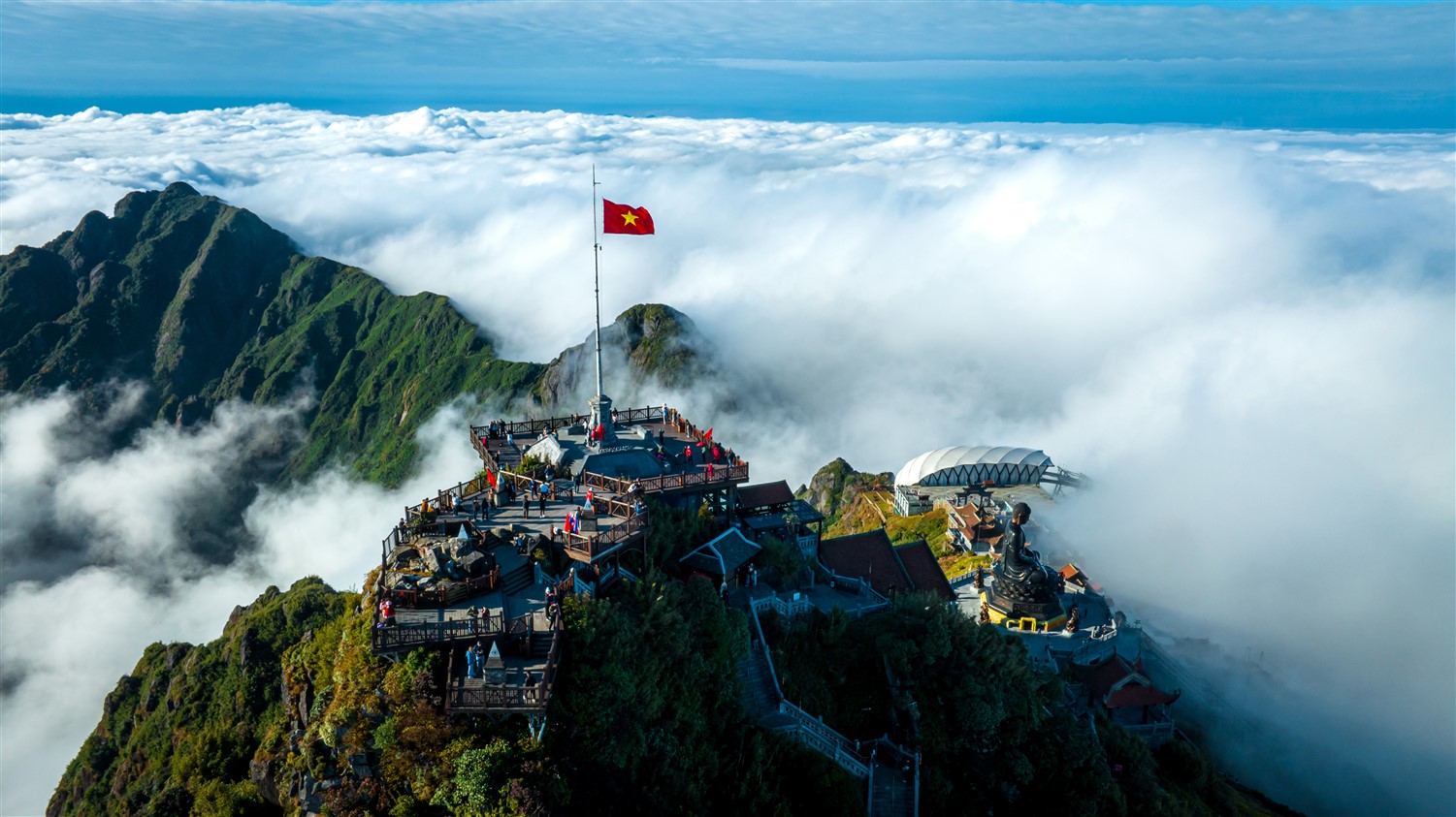 Cáp treo Fansipan và khu du lịch Sun World Fansipan Legend đã góp phần thúc đẩy lượng khách đến Sa Pa, Lào Cai tăng trưởng ấn tượng sau 10 năm