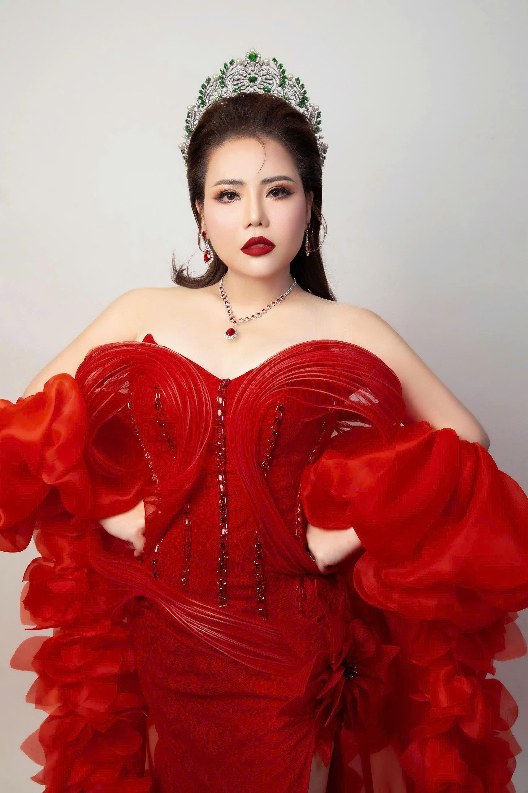 Hoa hậu Đại sứ Du lịch Lê Thuỳ.