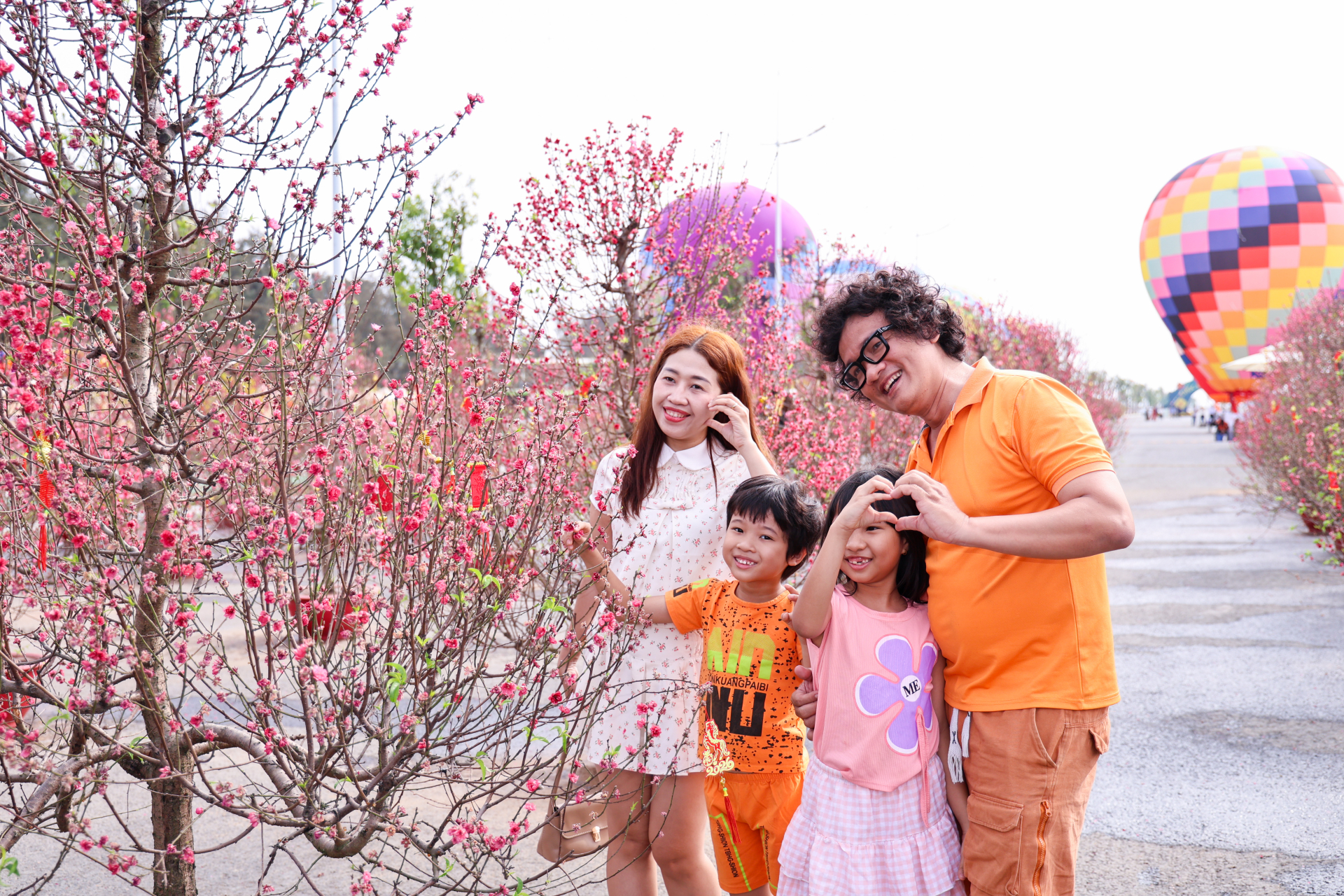 Từ tình yêu đôi lứa đến đoàn viên gia đình: Cần Giờ rực rỡ mùa Valentine