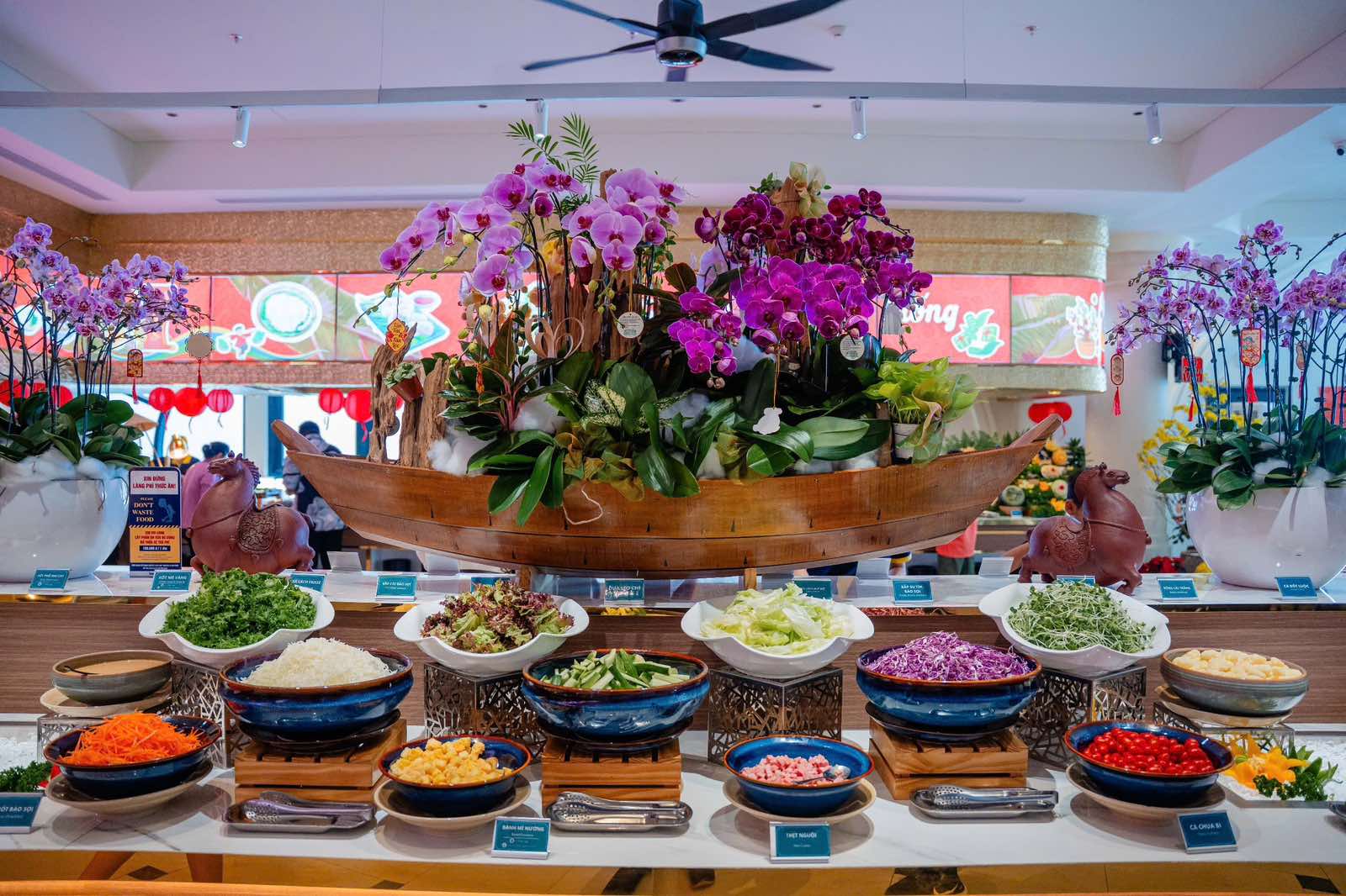 Hàng vạn du khách về Tây Ninh hành hương và chơi Hội xuân núi Bà