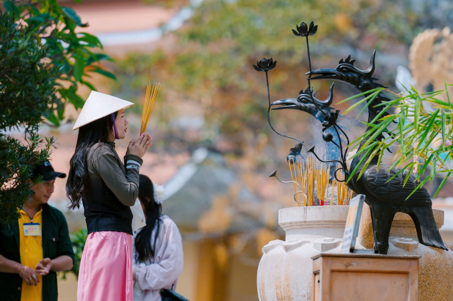 Hàng vạn du khách về Tây Ninh hành hương và chơi Hội xuân núi Bà