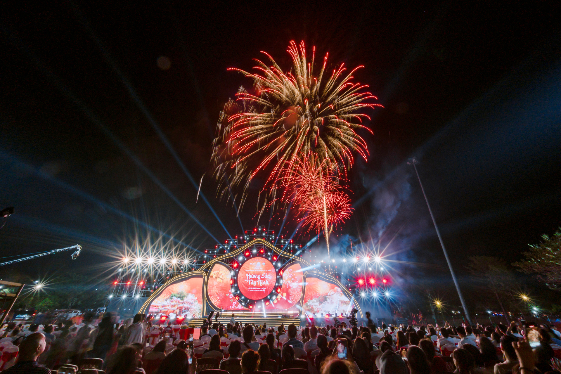 Hàng vạn du khách về Tây Ninh hành hương và chơi Hội xuân núi Bà