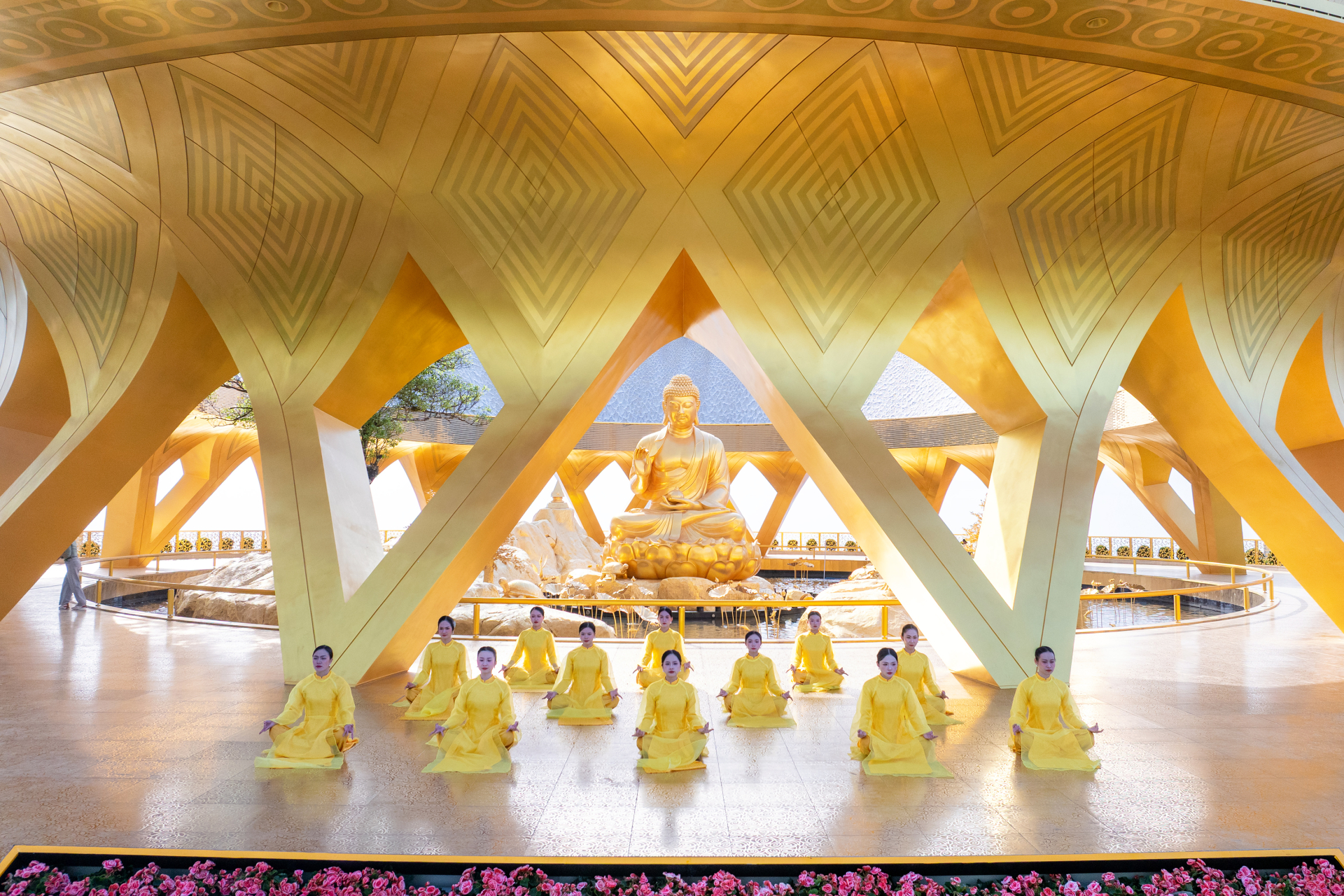 Hàng vạn du khách về Tây Ninh hành hương và chơi Hội xuân núi Bà