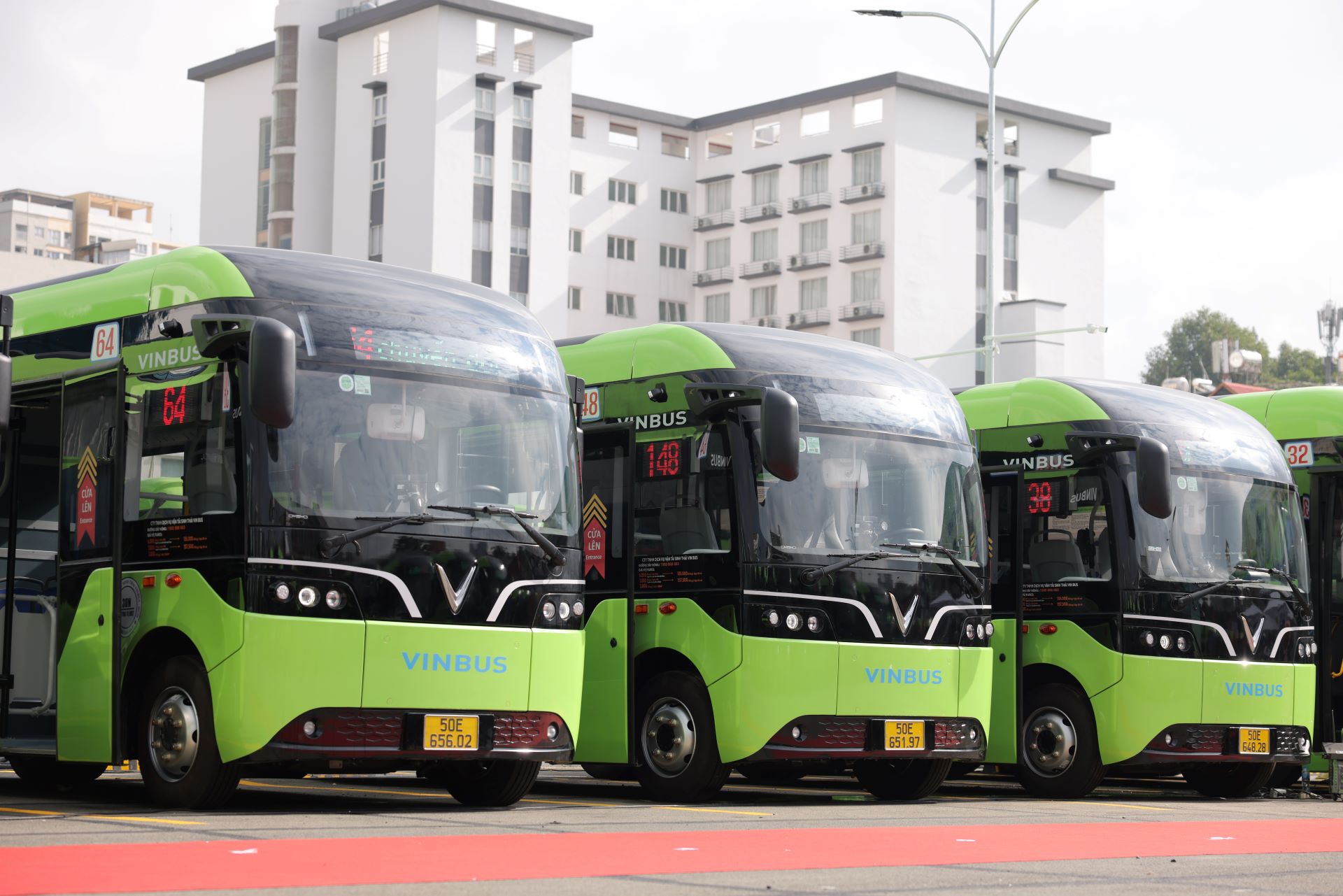 169 xe buýt điện bắt đầu vận hành trên các tuyến 32, 38, 45, 53, 64, 93, 127, 140, 148.