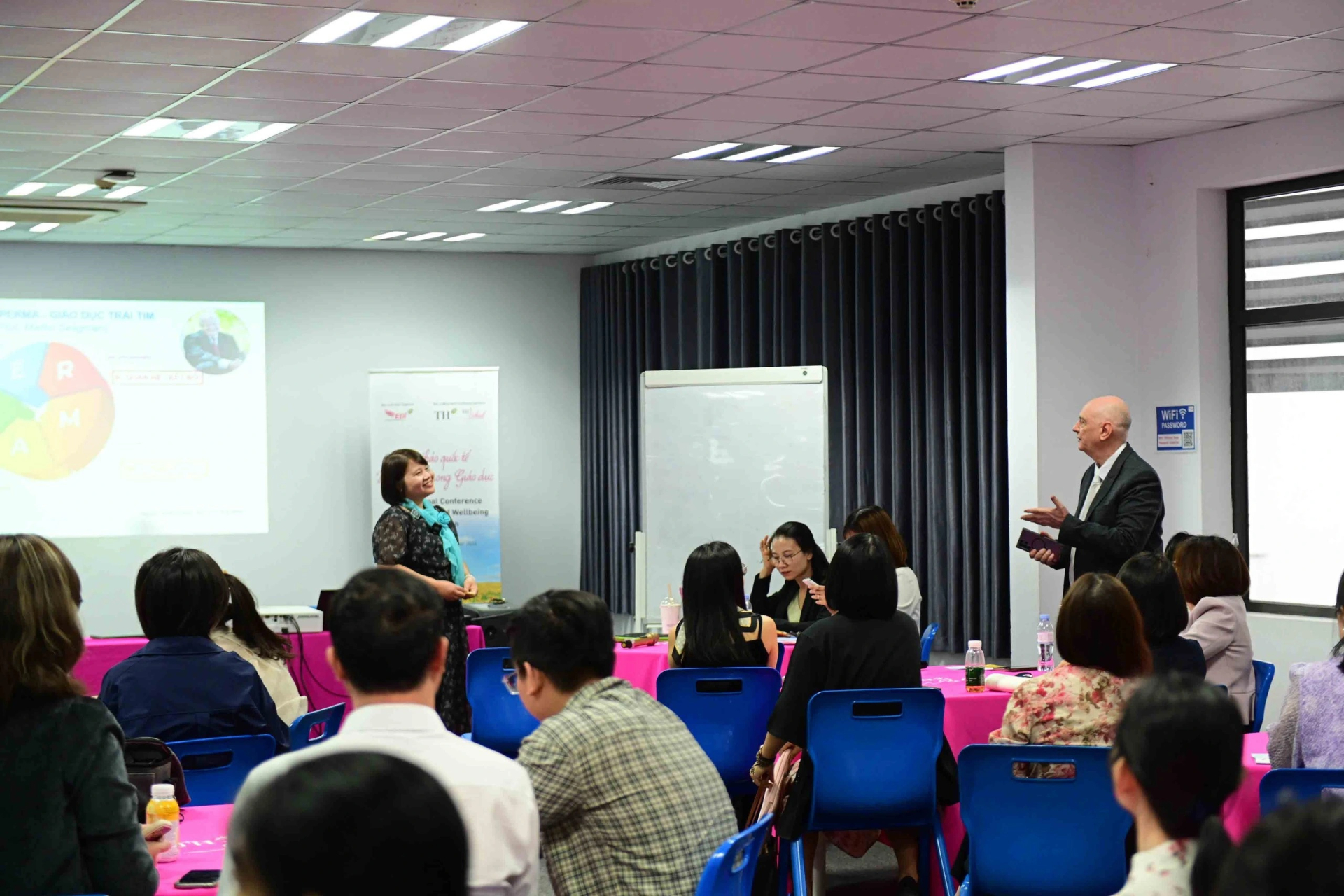 PGS.TS Ngô Tuyết Mai thường xuyên tham gia các diễn đàn học thuật trong và ngoài nước, chia sẻ kết quả nghiên cứu và thúc đẩy kết nối khoa học giữa các nhà nghiên cứu, góp phần nâng cao vị thế học thuật của Việt Nam.