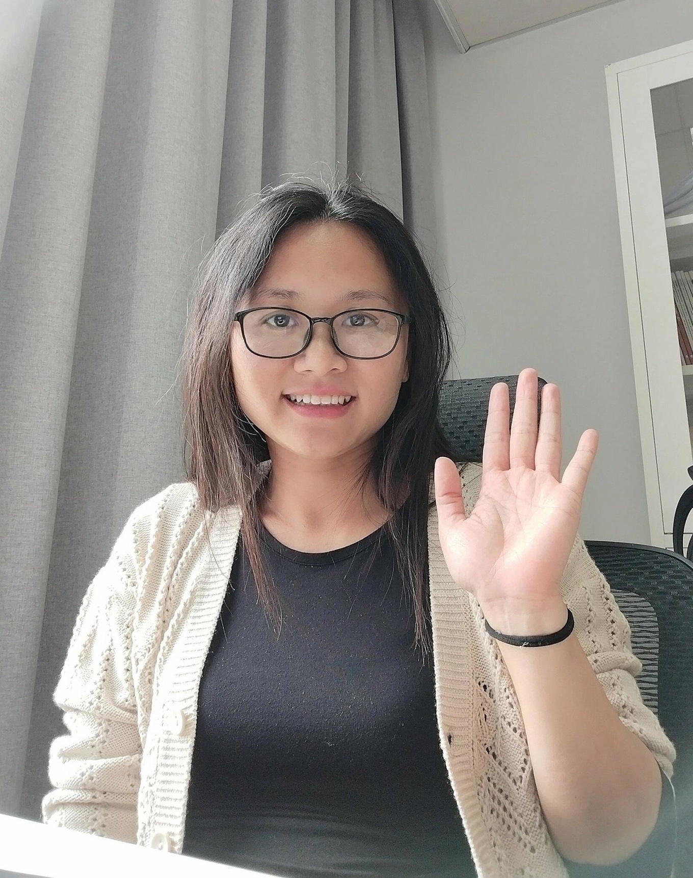 PGS Nguyễn Cẩm Tú, giảng dạy tại Trường Trí tuệ nhân tạo của Đại học Nanjing, nghiên cứu về trí tuệ nhân tạo hội thoại và đào tạo nhiều sinh viên làm việc tại các tập đoàn công nghệ lớn.