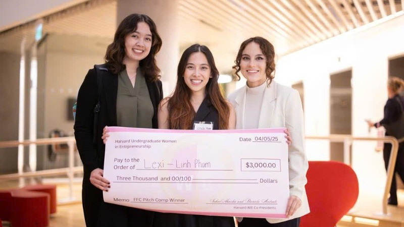 Phạm Hồng Linh và cộng sự nhận giải Nhất cuộc thi khởi nghiệp của Harvard Business School với dự án Lexi – nền tảng dịch thuật y khoa ứng dụng trí tuệ nhân tạo.