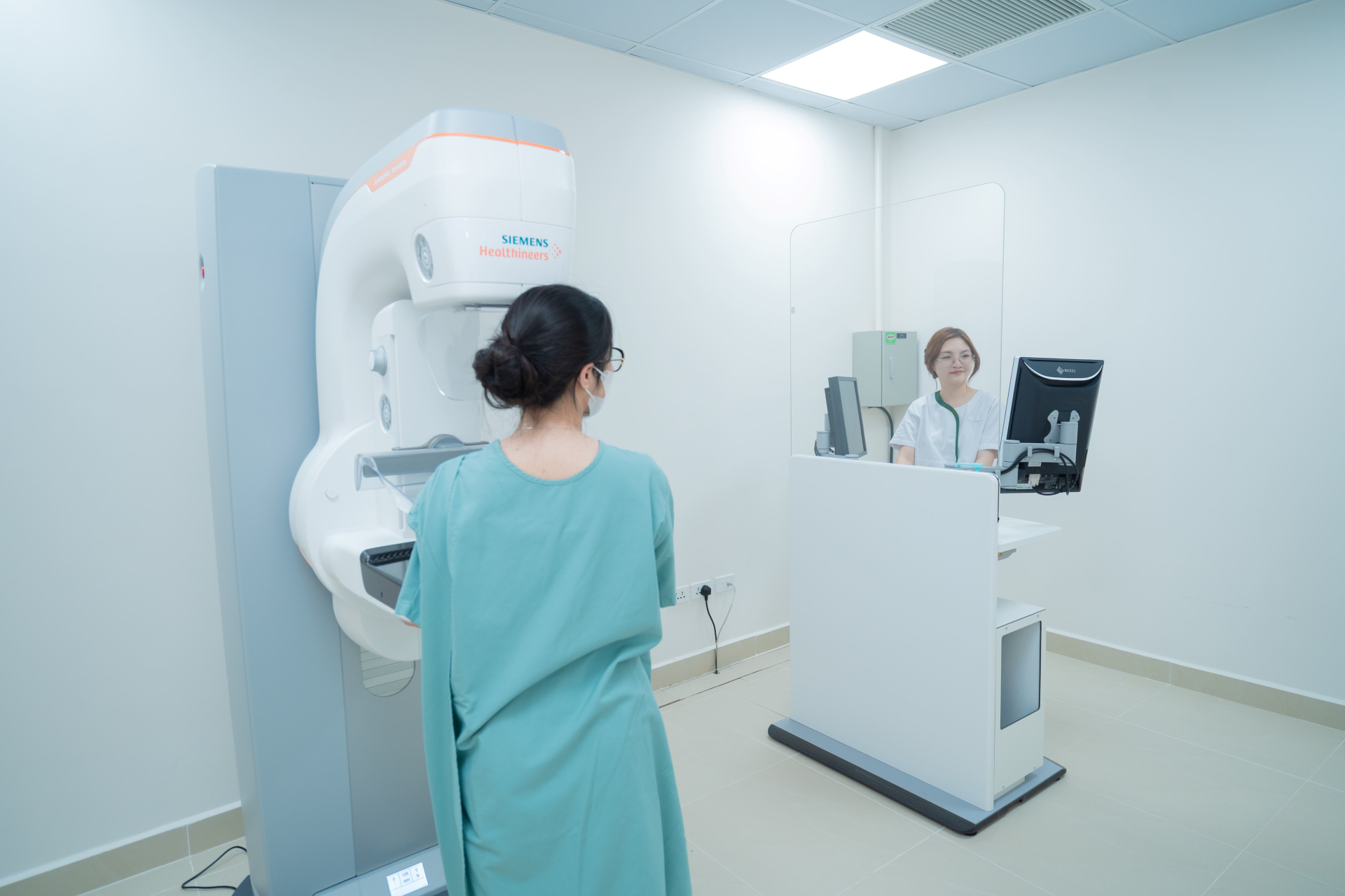 Hệ thống chụp nhũ ảnh MAMMOMAT Revelation thế hệ mới vừa chính thức đưa vào vận hành tại Bệnh viện Vinmec Ocean Park 2.