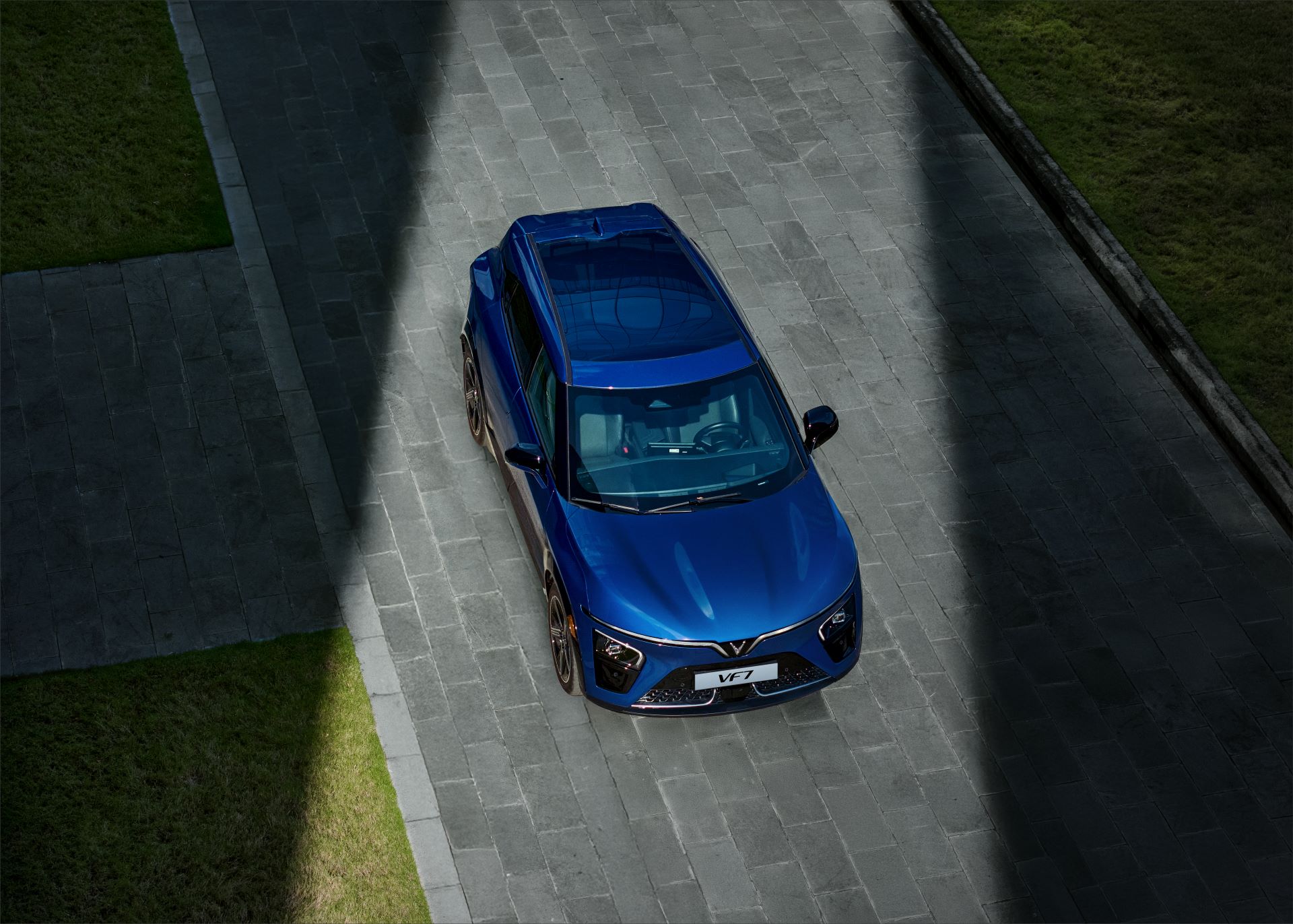 VF 7 - Mẫu SUV chiều lòng gia đình trẻ: Thỏa đam mê xê dịch, vẫn dư dả tài chính