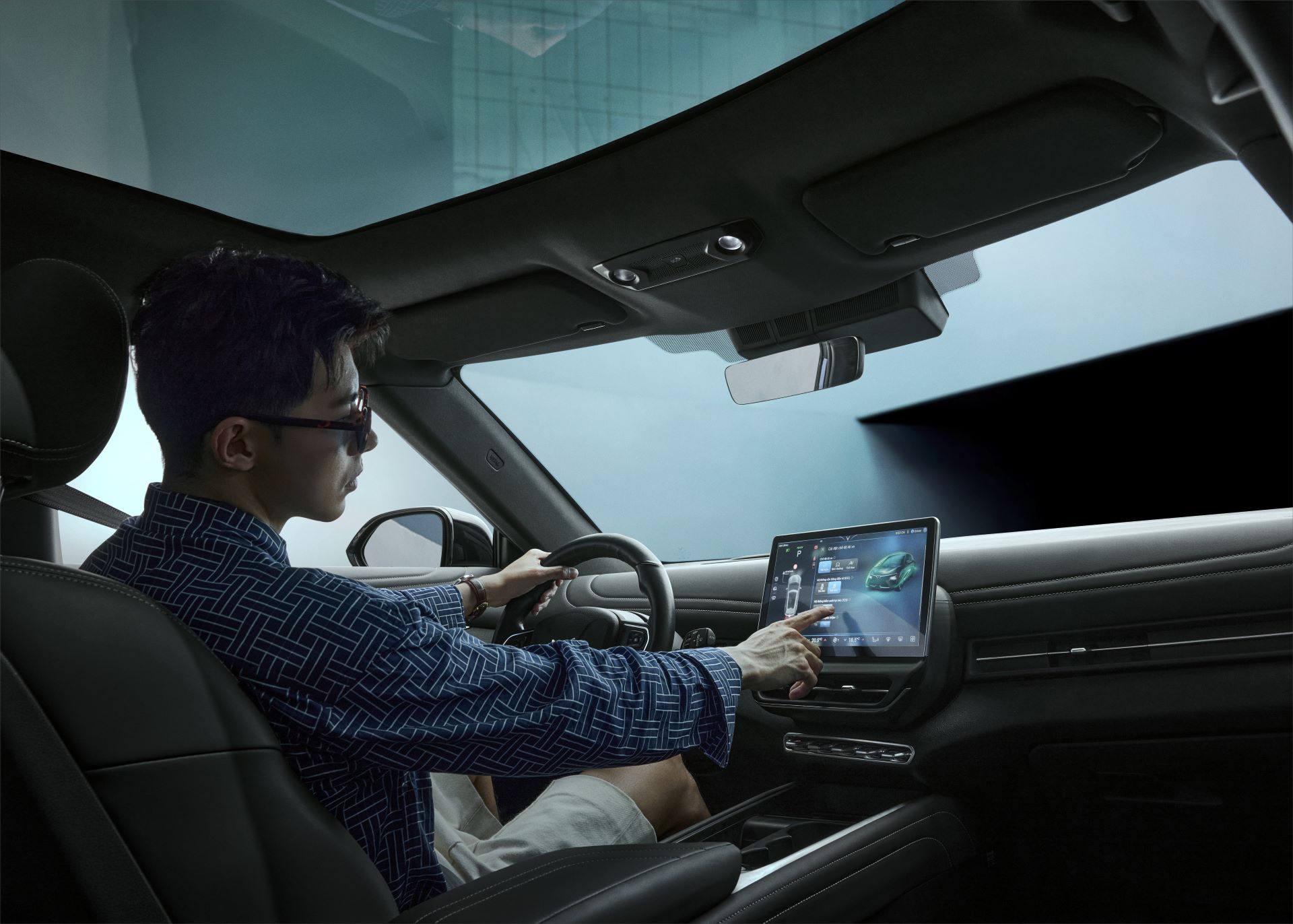 VF 7 - Mẫu SUV chiều lòng gia đình trẻ: Thỏa đam mê xê dịch, vẫn dư dả tài chính