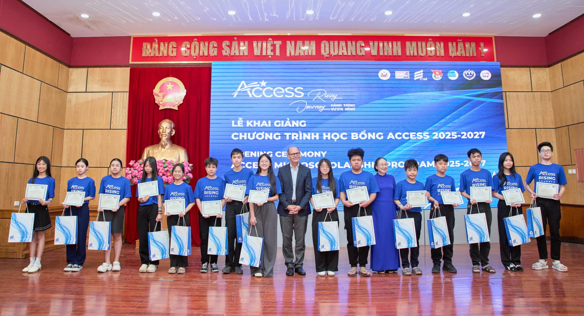 Lễ khai giảng Chương trình học bổng Access.