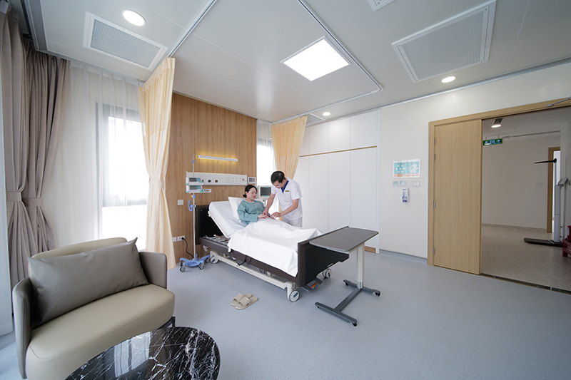 Các căn biệt thự được tích hợp đầy đủ tiêu chuẩn y khoa vào nghỉ dưỡng cao cấp. Không gian đảm bảo riêng tư, yên tĩnh, kết hợp theo dõi y khoa 24/7 cùng chế độ dinh dưỡng và chăm sóc cá nhân hóa.