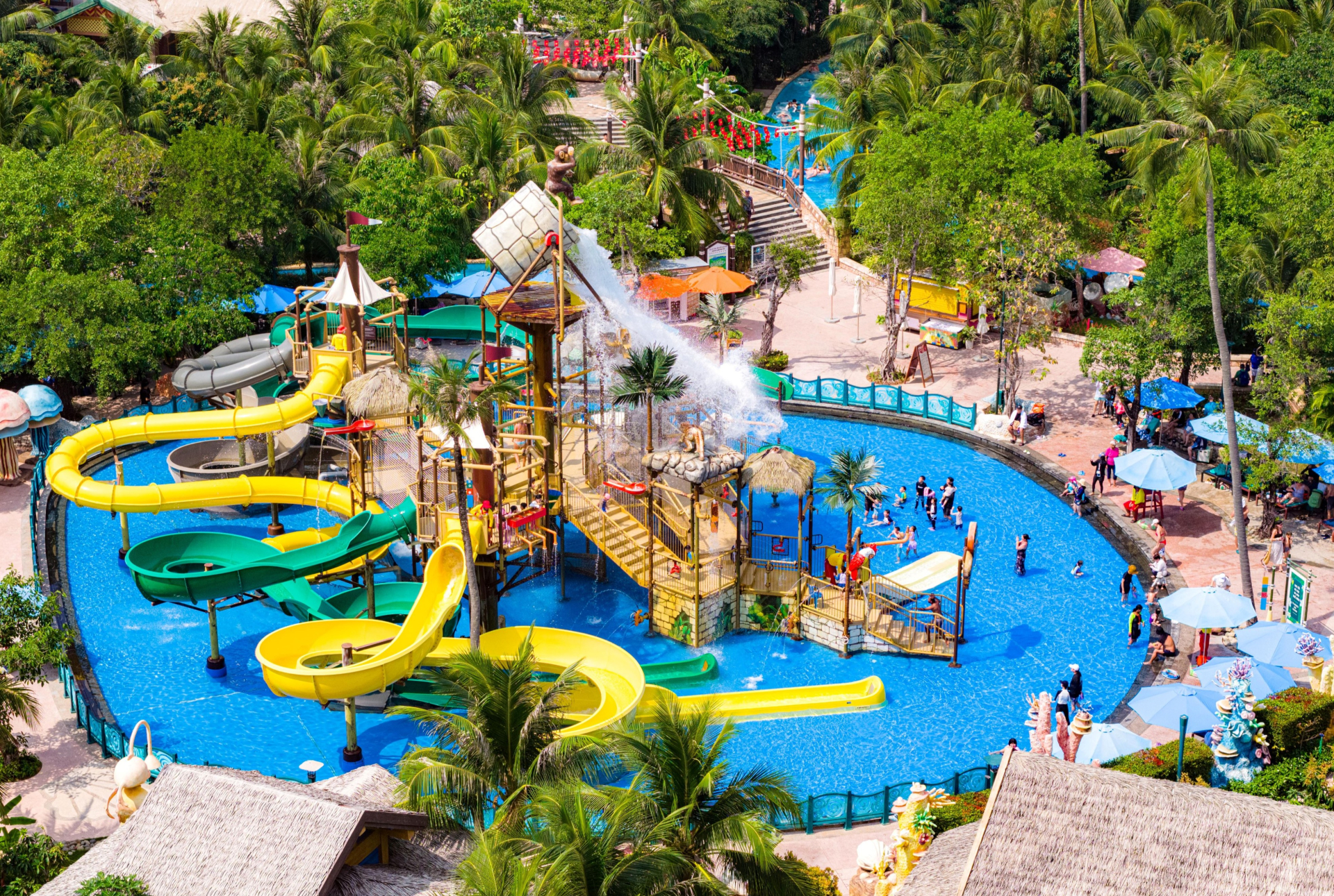 Tận hưởng không gian mát lạnh tại công viên nước Aquatopia.