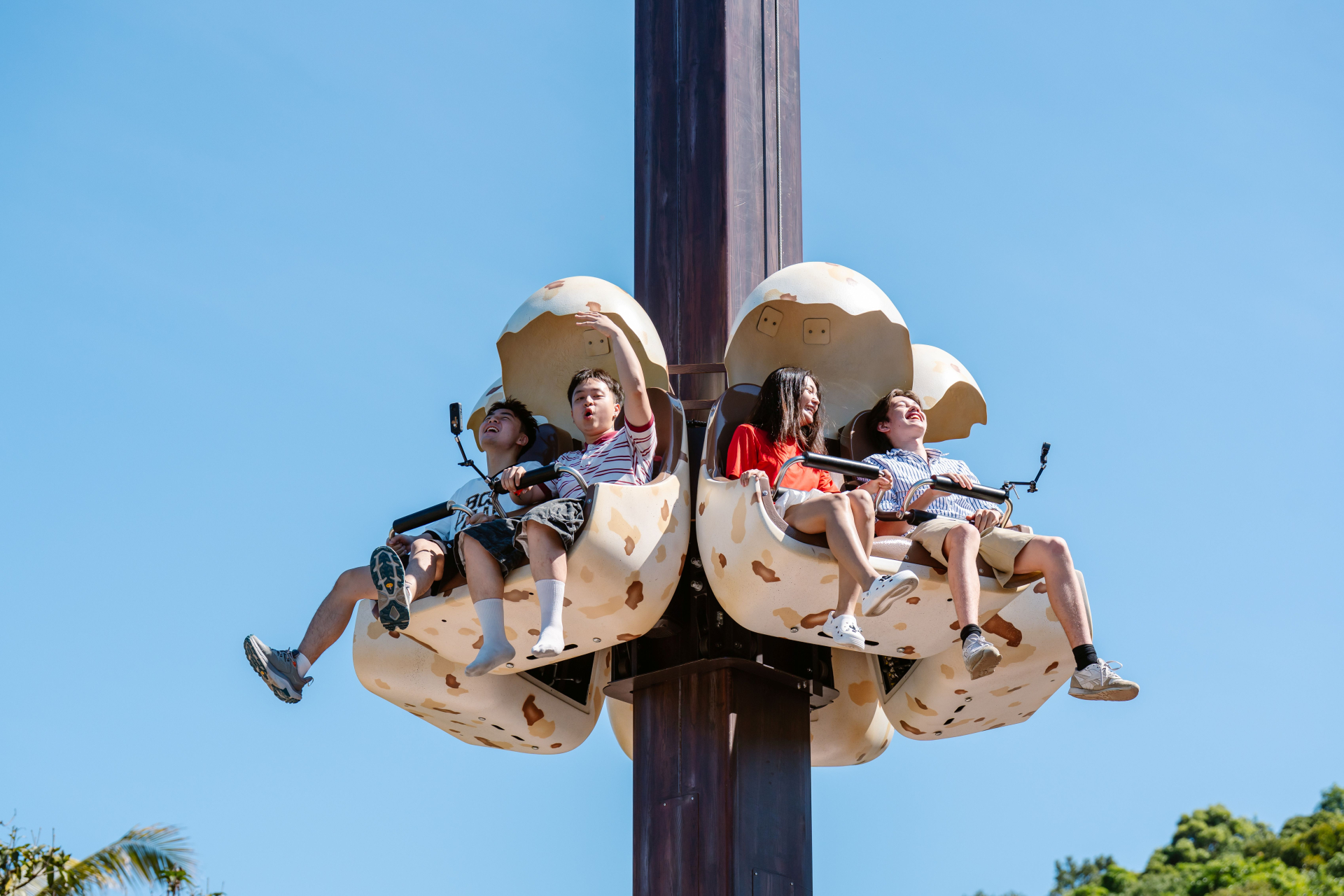 Trải nghiệm cảm giác mạnh đầy phấn khích với Tổ Đại Bàng tại làng Exotica.