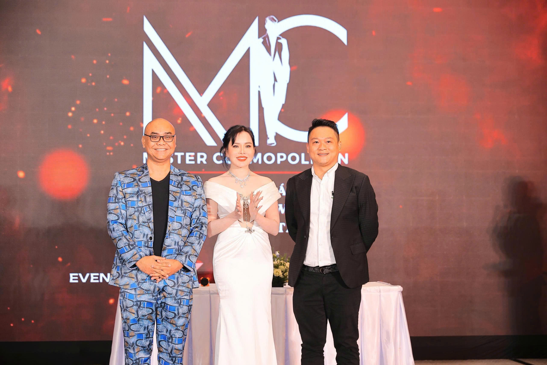 Ông Faiz Noh, CEO Double Event Management (ngoài cùng, bên trái).