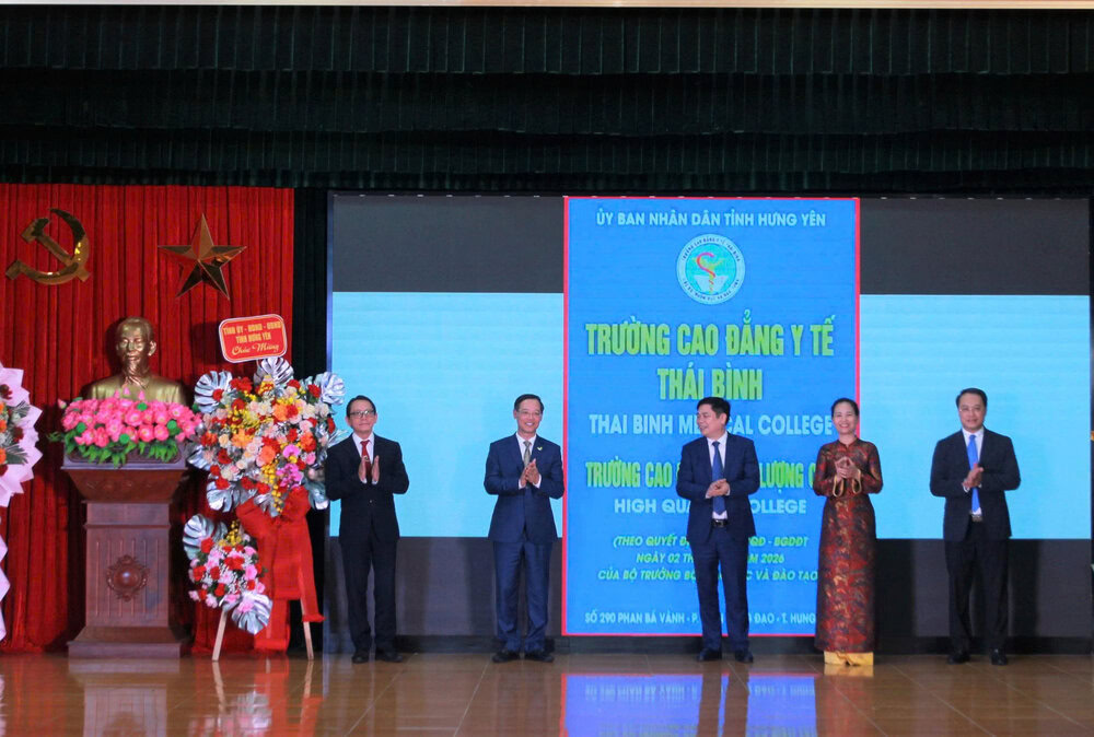 Dưới sự lãnh đạo của TS. Nguyễn Thị Dung, Trường CĐ Y tế Thái Bình trở thành trường cao đẳng y tế đầu tiên trên toàn quốc được công nhận chuẩn chất lượng cao, hướng tới hội nhập quốc tế.