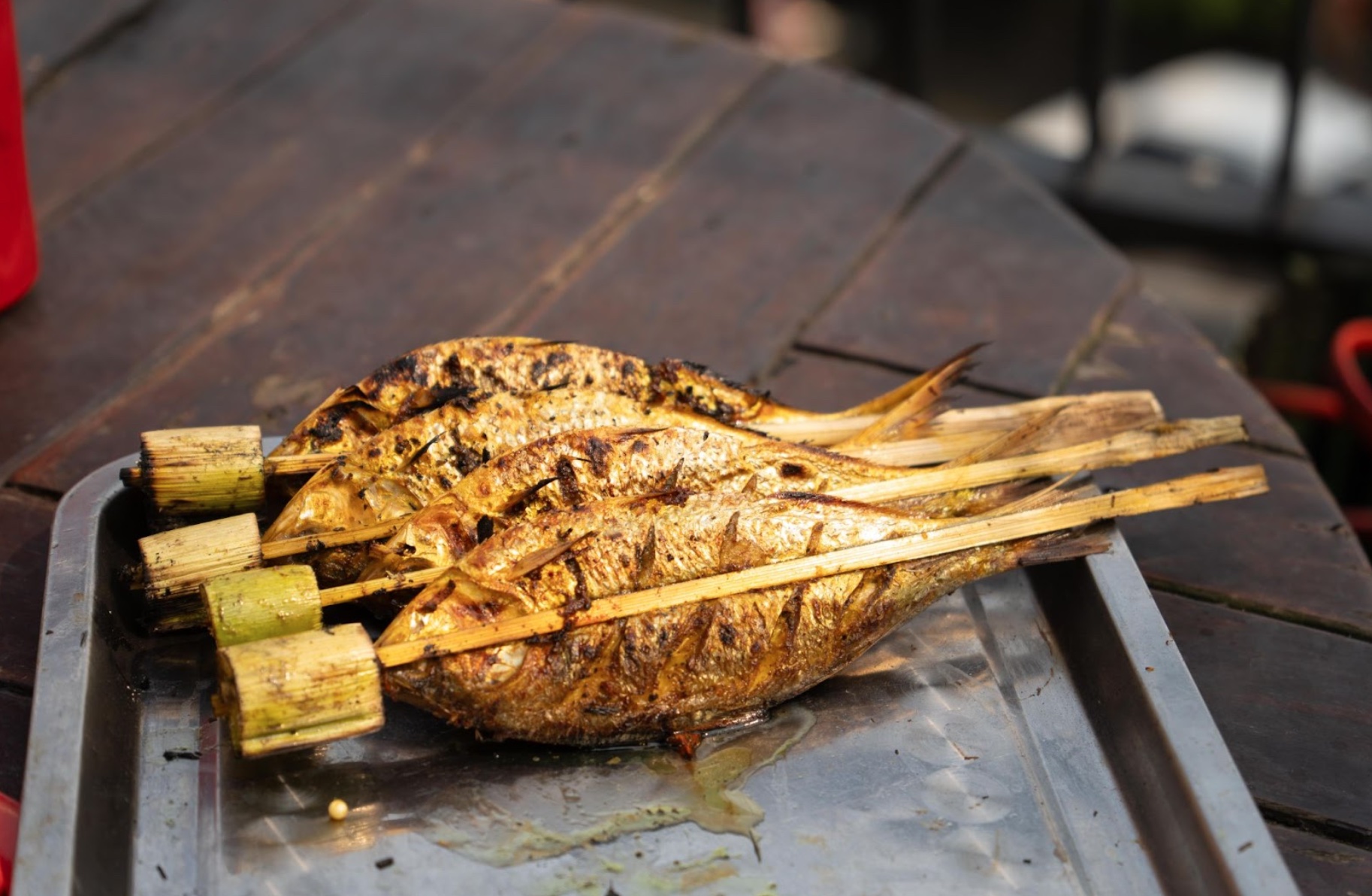 Cá mòi nướng kiểu Bát Tràng. Ảnh: Song Phương